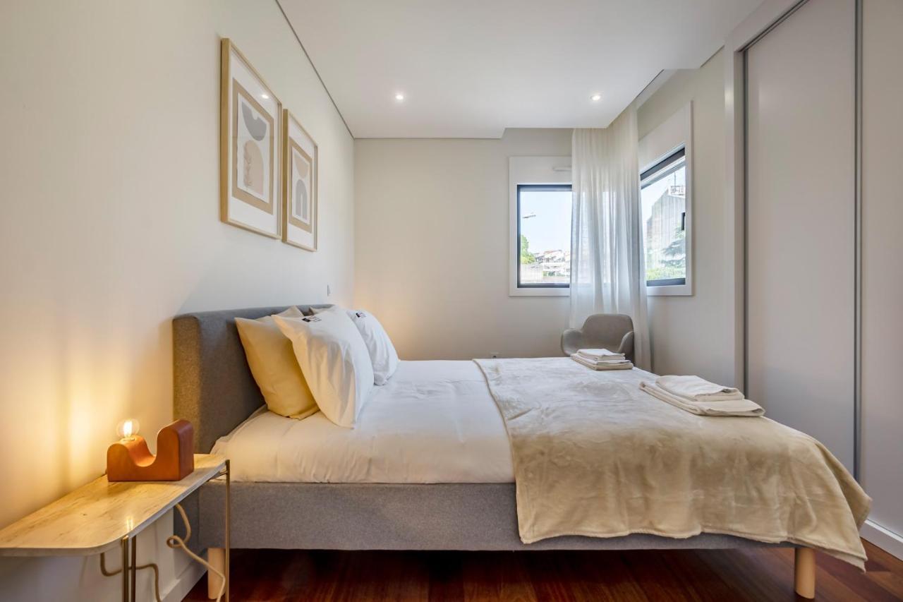 Nomads Lux - 2Bdr & Parking Flores Square Porto Exterior photo